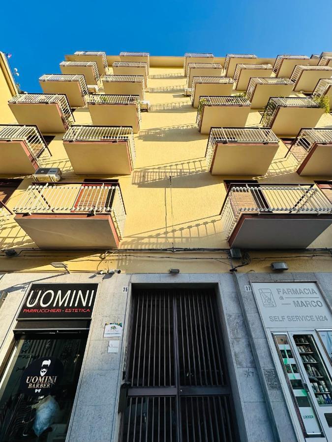 La Via Di Mezzo Catânia Exterior foto