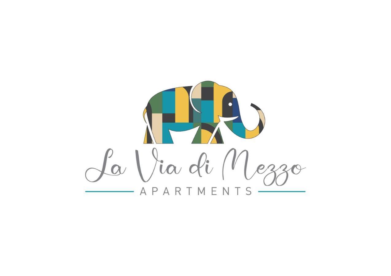 La Via Di Mezzo Catânia Exterior foto